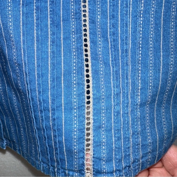 Lauren Jeans Co Blue Striped Pin Tuck Button Front Lace Inset Indigo Top Sz 8 - Picture 3 of 6